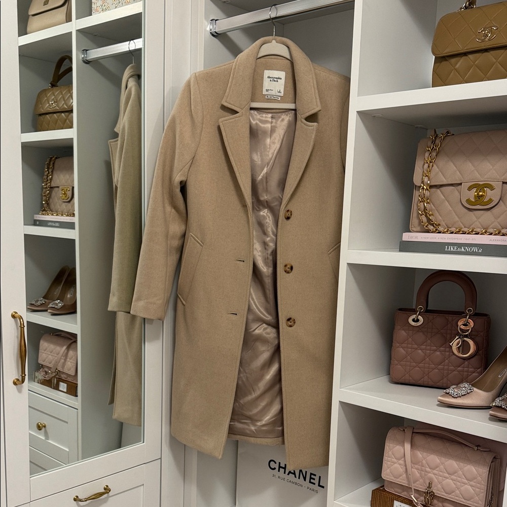 Abercrombie & Fitch Women's Beige Blazer